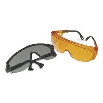 عینک ایمنی محافظ در برابر اشعه یو وی ( UV ) 