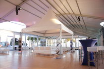 چادر بزرگ برای سازماندهی رویدادها 